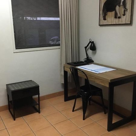 Golden Palms Motor Inn Bundaberg Exteriör bild