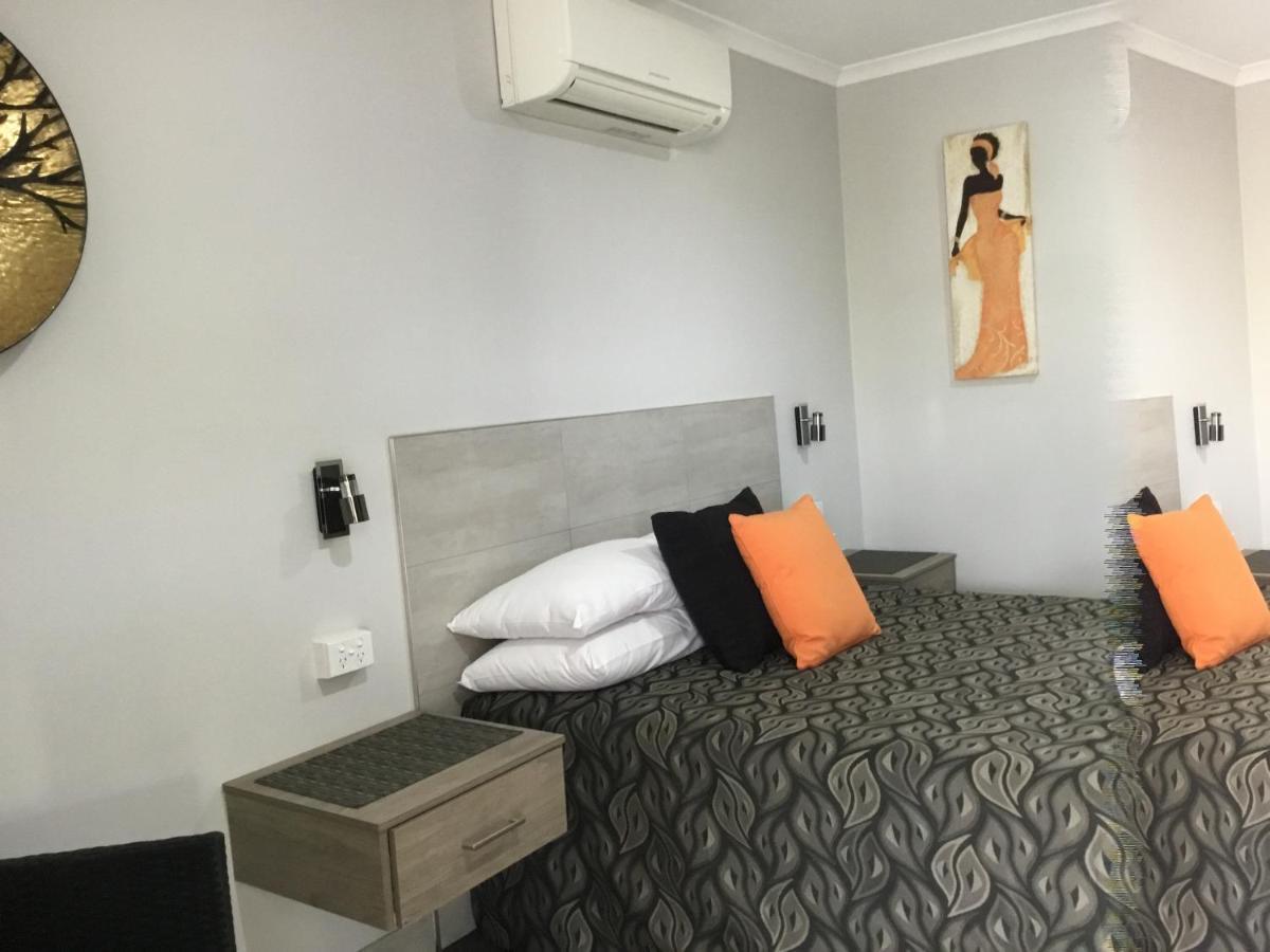 Golden Palms Motor Inn Bundaberg Exteriör bild
