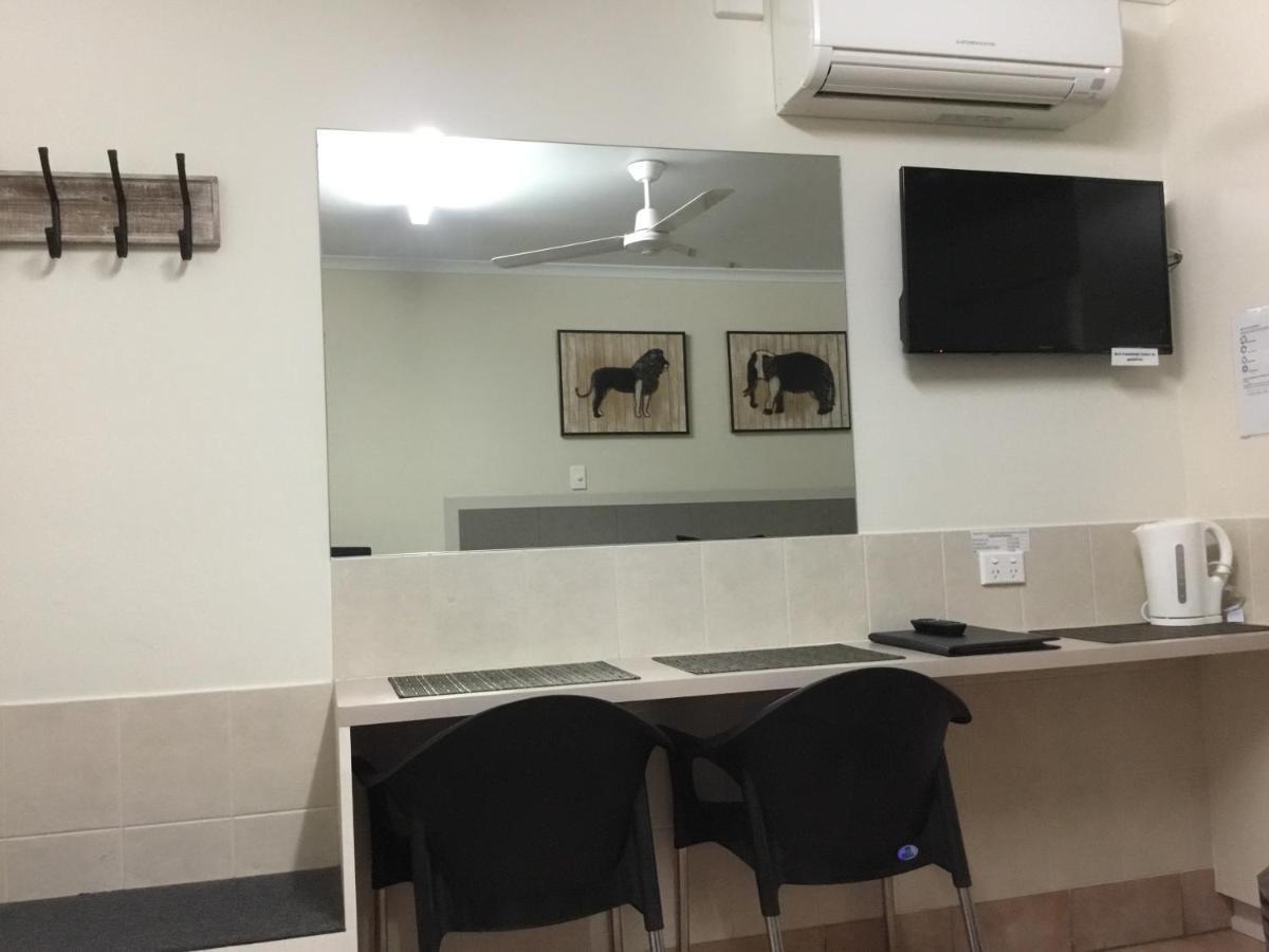Golden Palms Motor Inn Bundaberg Exteriör bild