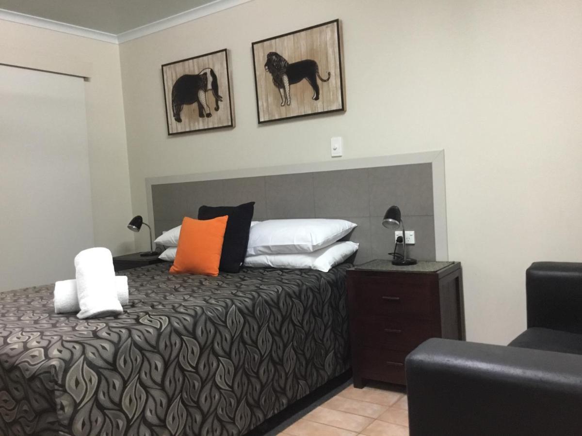 Golden Palms Motor Inn Bundaberg Exteriör bild