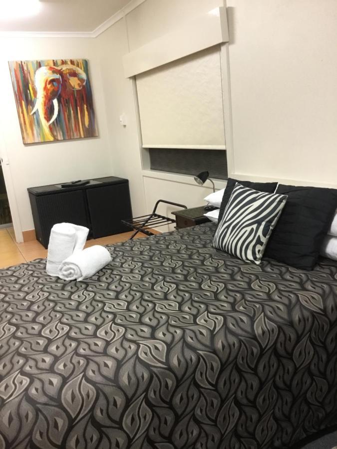 Golden Palms Motor Inn Bundaberg Exteriör bild