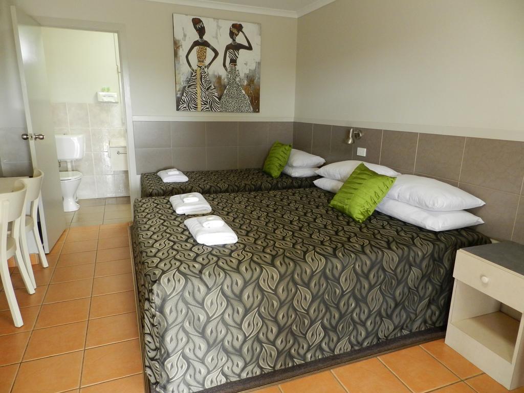 Golden Palms Motor Inn Bundaberg Exteriör bild