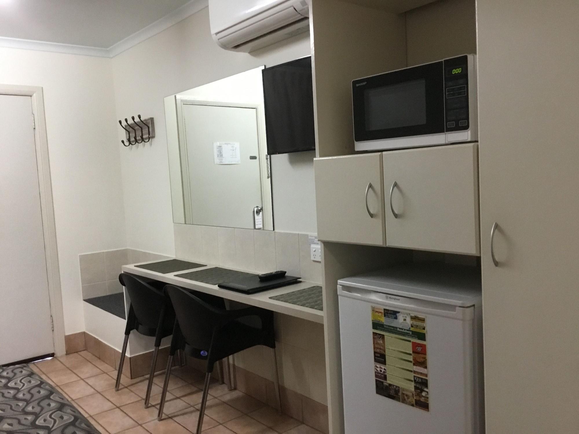 Golden Palms Motor Inn Bundaberg Exteriör bild