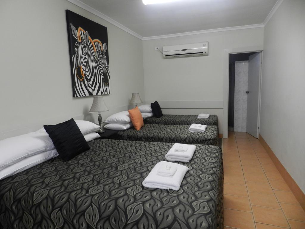 Golden Palms Motor Inn Bundaberg Exteriör bild