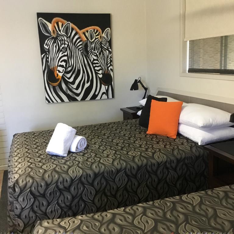Golden Palms Motor Inn Bundaberg Exteriör bild