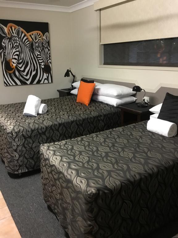 Golden Palms Motor Inn Bundaberg Exteriör bild