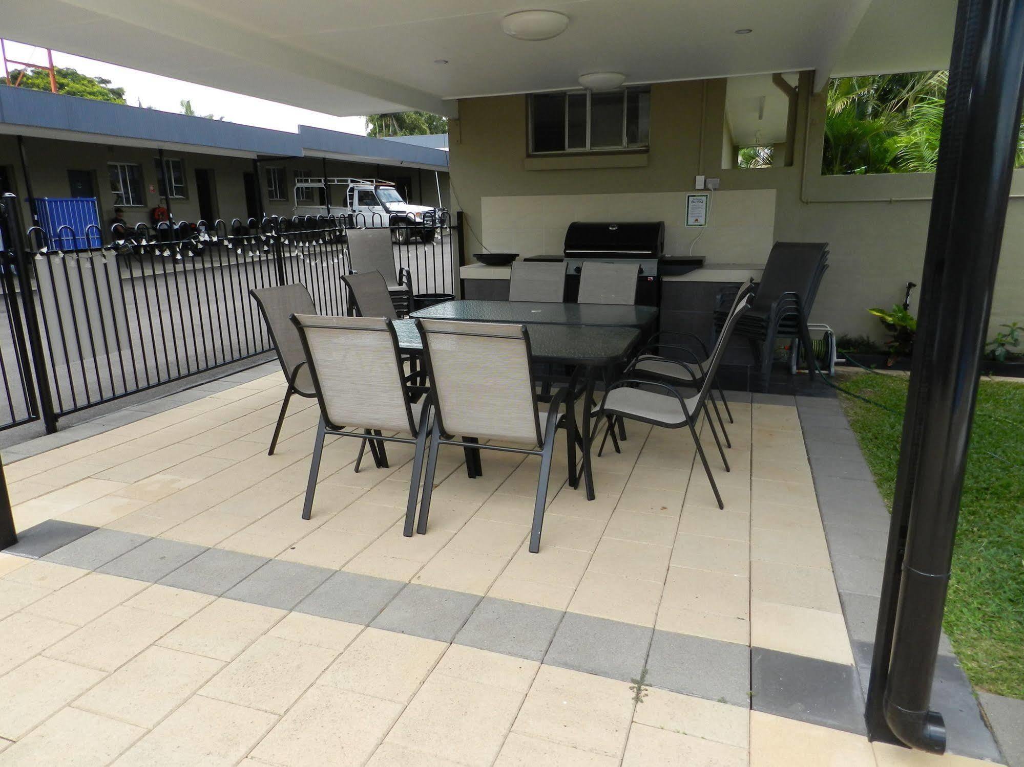 Golden Palms Motor Inn Bundaberg Exteriör bild