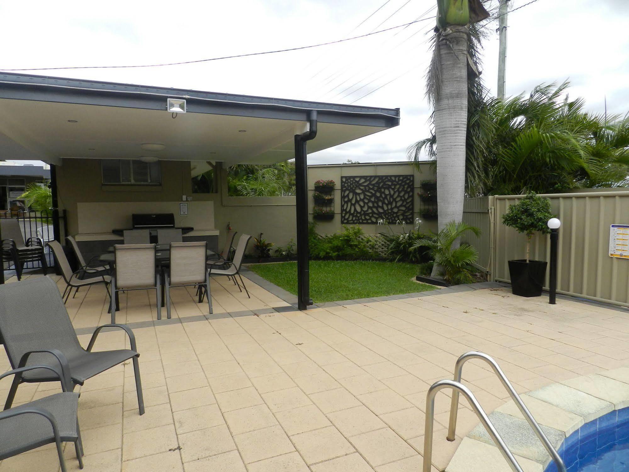Golden Palms Motor Inn Bundaberg Exteriör bild