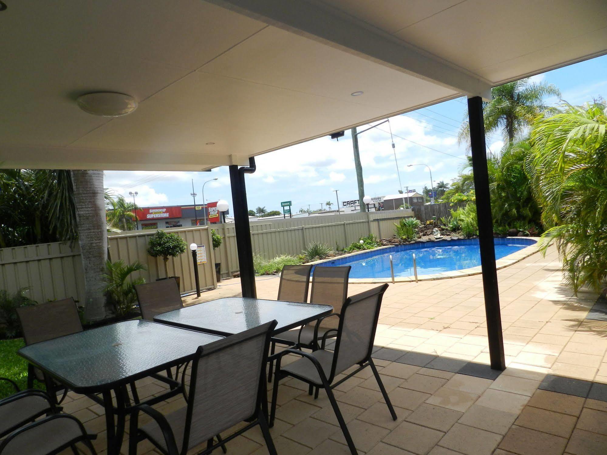 Golden Palms Motor Inn Bundaberg Exteriör bild