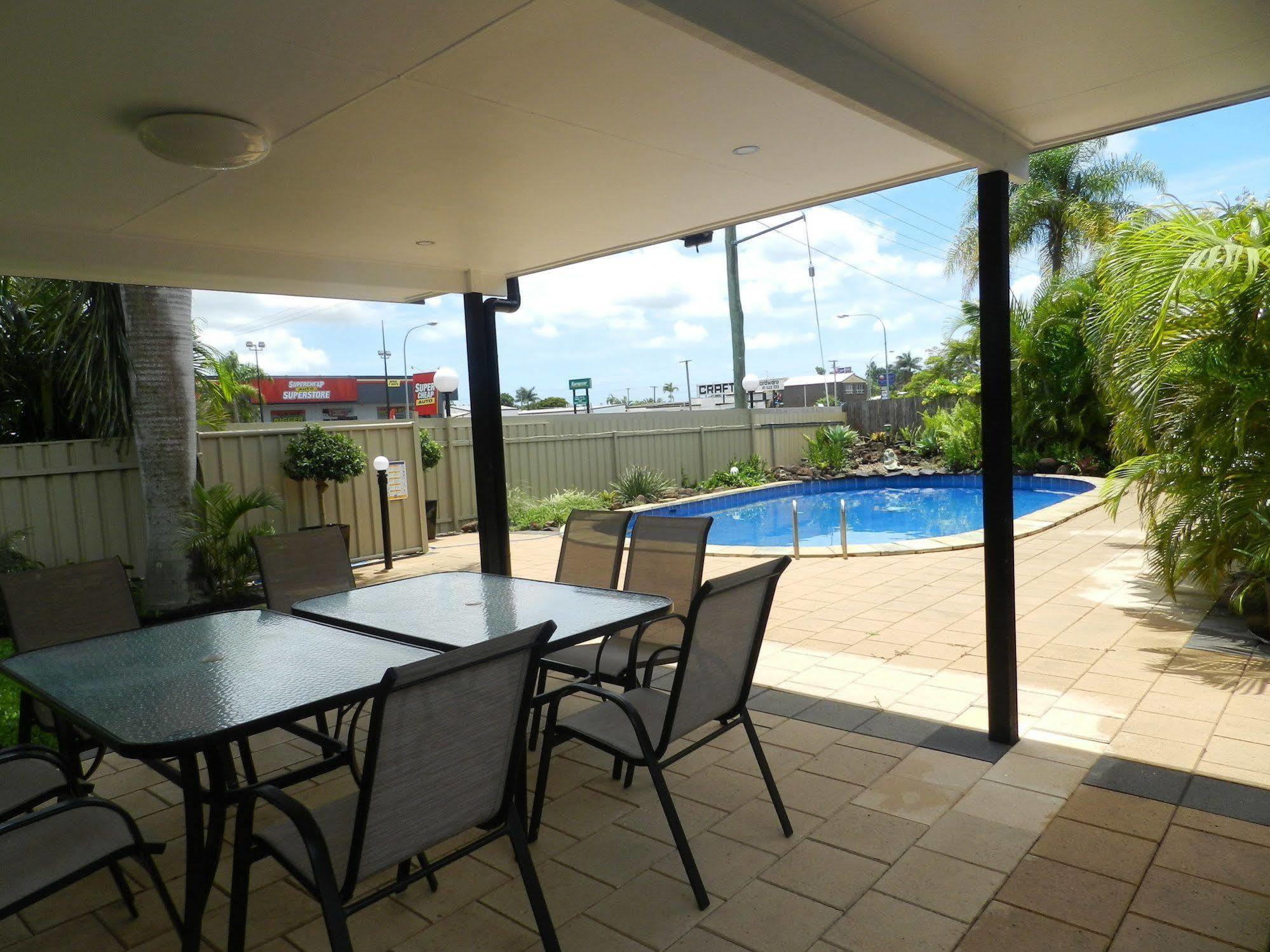 Golden Palms Motor Inn Bundaberg Exteriör bild